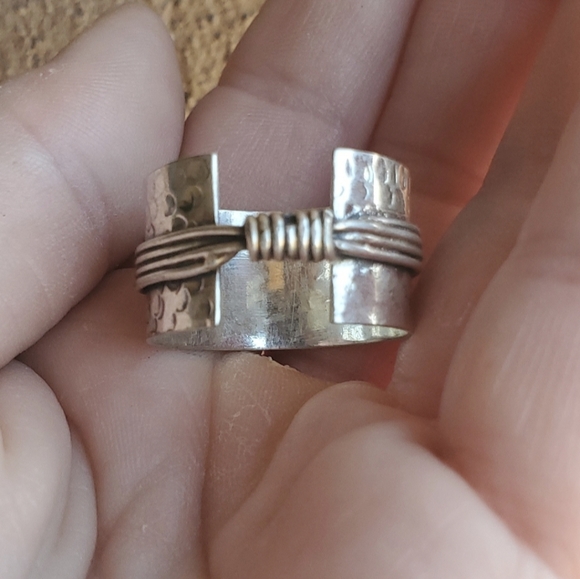 New Unique Twisted Silver Band Ring. - Picture 16 of 16